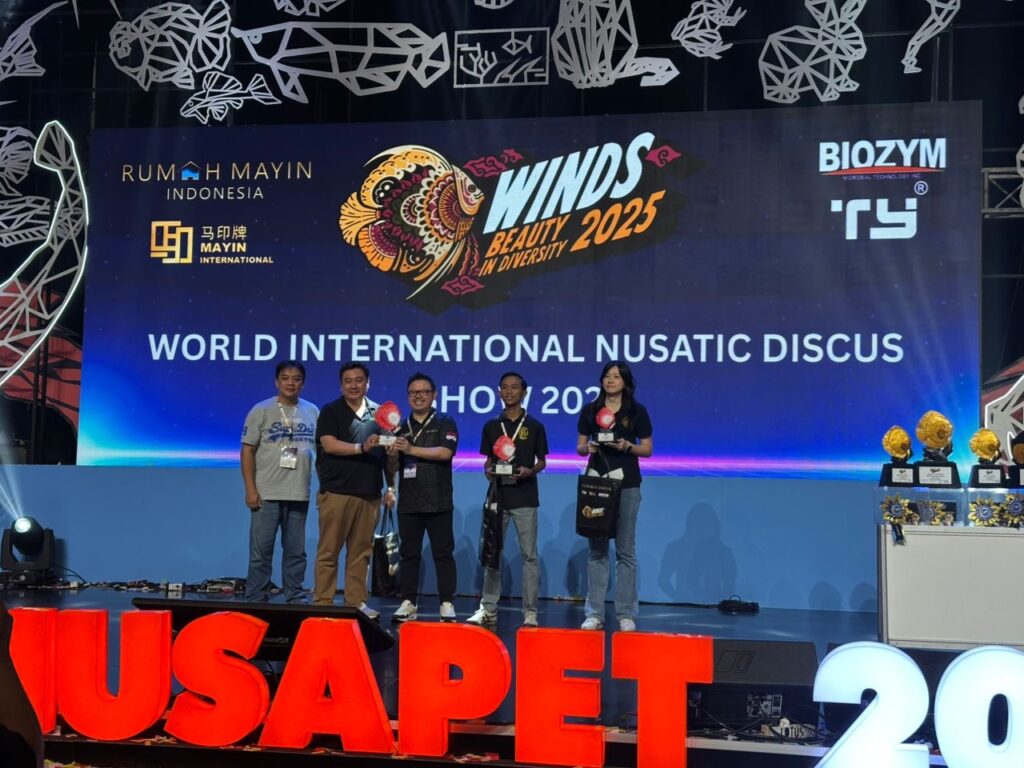 OZ Discus Wins Awards in Several Categories
